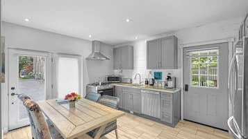 Micro-ondes, four, plaque de cuisson, lave-vaisselle