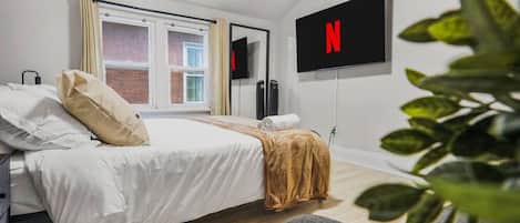 2 habitaciones, escritorio, tabla de planchar con plancha y wifi