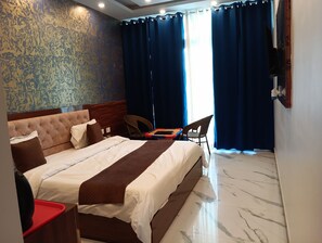 6 bedrooms, WiFi, bed sheets - A 6bhk country house nested in the jungle s of Rajaji National park. (Haridwar)