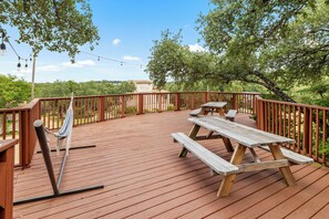 Outdoor dining - Hill Country Multi Home Resort (Spicewood)