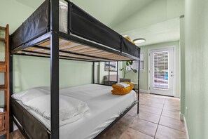 8 bedrooms, desk, iron/ironing board, travel crib - Hill Country Multi Home Resort (Spicewood)