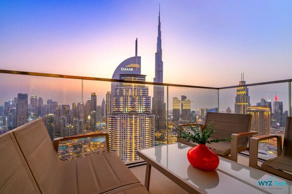 Property grounds - Spectacular 3.5 BR in Downtown ,Burj Khalifa View (Dubai)
