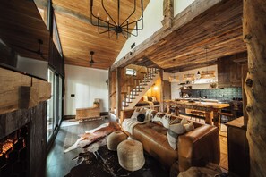 Smart-TV, Kamin, Arbeitsbereiche