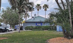 Property grounds - Little Harbor Sunset Retreat - 3/3bedroom sleeps 6 (Ruskin)