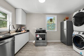 Fridge, microwave, oven, stovetop - Palacio Mexicano (Detroit)