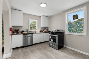 Fridge, microwave, oven, stovetop - Palacio Mexicano (Detroit)