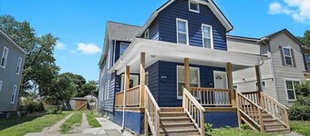 Palacio Mexicano. 
Charming 3bedroom house in beautiful Detroit with WiFi and AC