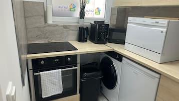 Coffee/tea maker, fridge, microwave, oven