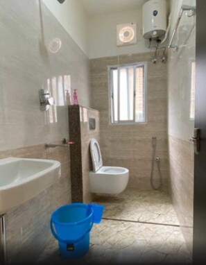 Deluxe Room, City View | Bathroom - Matree Grand Lodge By GRB (Guwahati)