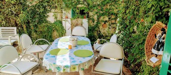 "CHEZ L'HOMME TRANQUILLE"