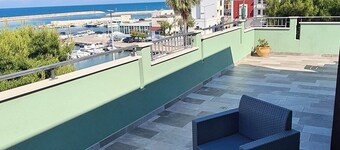 Grande dimora con terrazza vista mare