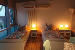 3 عدّة غرف نوم وواي فاي وملاءات أسرّة