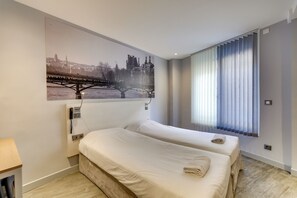 雙床房 | 書桌、免費 Wi-Fi