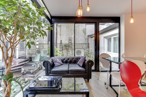 Coin salon dans le hall