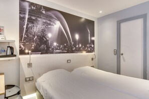 Twin Room | Desk, free WiFi - Kyriad PARIS 12 Nation (Paris)