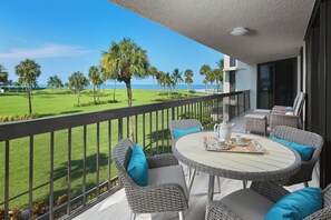 Outdoor dining - Esplanade Club at Park Shore (Naples)