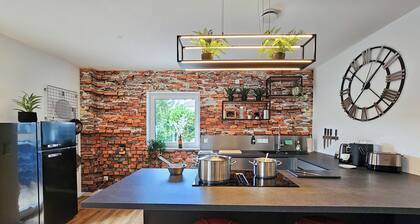 better I industrial apartment I Heimkino