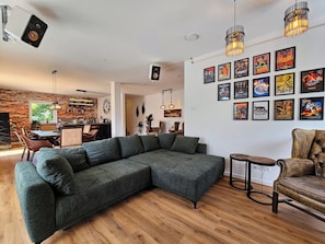 Smart TV, books, video library, stereo