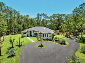 House, Accessible | 5 bedrooms - Tropical 5-br House With Pool and Outdoor Kitchen (Naples)