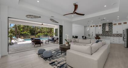 Tropical 5-br House With Pool and Outdoor Kitchen