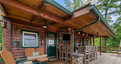 One Bedroom Cabin 43 Acre Retreat Pets OK-Fenced, Private, Views, Internet