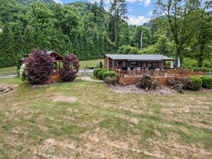 Exterior - One Bedroom Cabin 43 Acre Retreat Pets OK- Fenced, Private, Views, Internet (Waynesville)