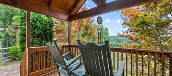 One Bedroom Cabin 43 Acre Retreat Pets OK- Fenced, Private, Views, Internet