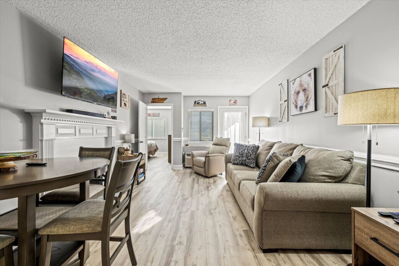 電視、壁爐、音響