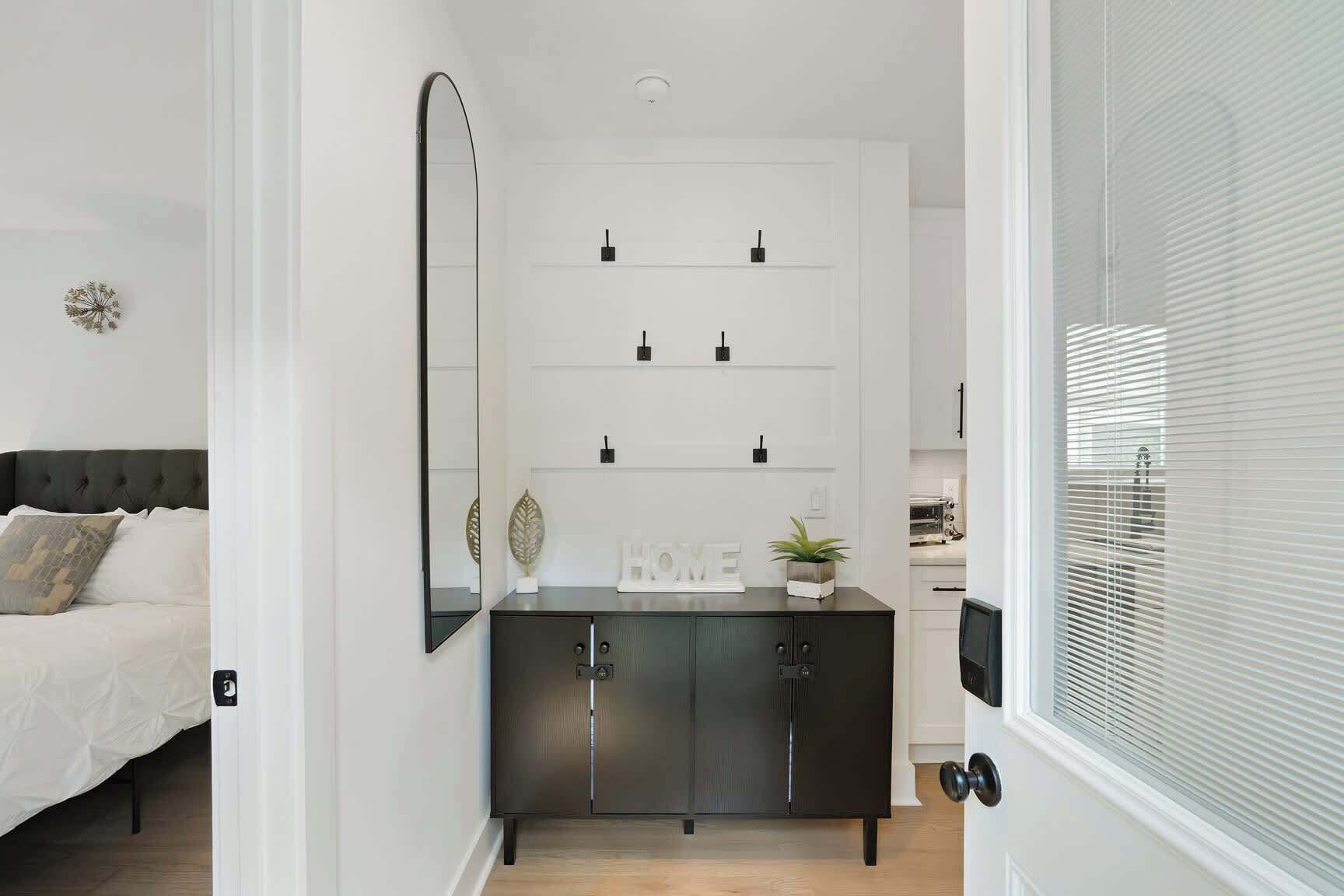 Desk, iron/ironing board, WiFi, bed sheets