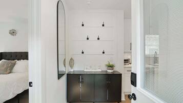 Desk, iron/ironing board, WiFi, bed sheets