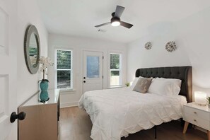 Desk, iron/ironing board, WiFi, bed sheets