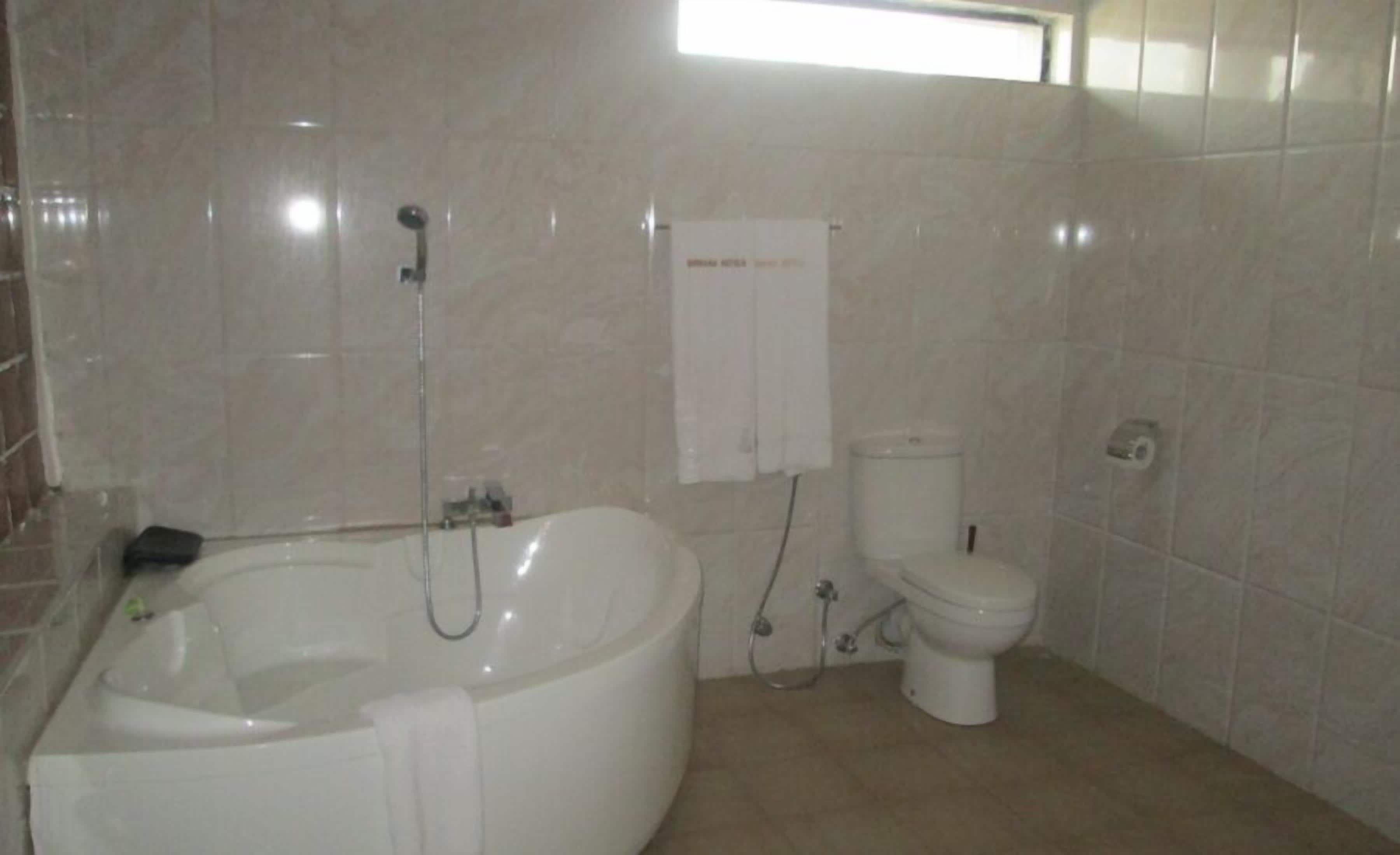Classic Room, Balcony, City View | Bathroom | Free toiletries, hair dryer, towels, soap