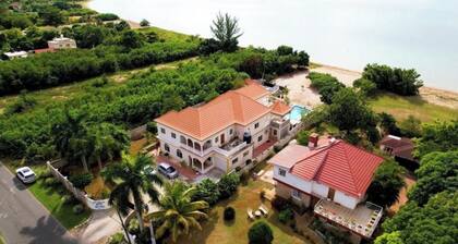 Indigo Beach Villa - Black River