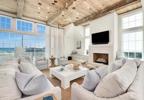 تلفزيون ذكي، مدفأة، تنس طاولة، كُتُب