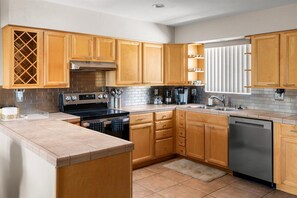 Fridge, microwave, oven, stovetop - Condo in Old Town with Pool & Prime Location (Scottsdale)