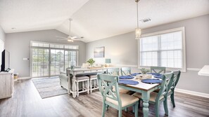 Dining - 634 Wedgewood - Barefoot Resort Rentals (North Myrtle Beach)