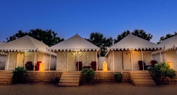 Luxury Tent, Desert view