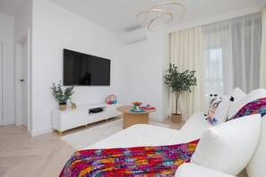 1 bedroom, iron/ironing board, travel crib, WiFi