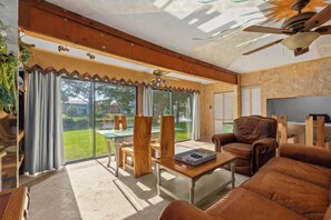 TV, offices - Sandy Beaches *Heated Pool* Pet Friendly (Destin)