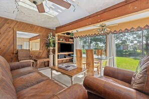 TV, offices - Sandy Beaches *Heated Pool* Pet Friendly (Destin)