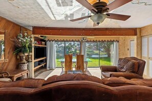 TV, offices - Sandy Beaches *Heated Pool* Pet Friendly (Destin)