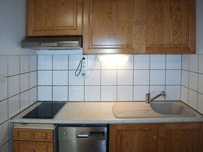 Frigorifero, microonde, lavastoviglie