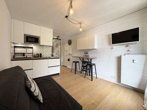Interior - Cozy ski-in studio, central location, south balcony (Les Orres)
