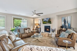 Smart TV, fireplace - Perfect stay for Coachella & Stagecoach! (Indio)