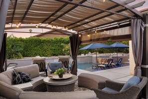 A heated pool - Desert Getaway- Private pool, access to PB & fitness centre! (Indio)
