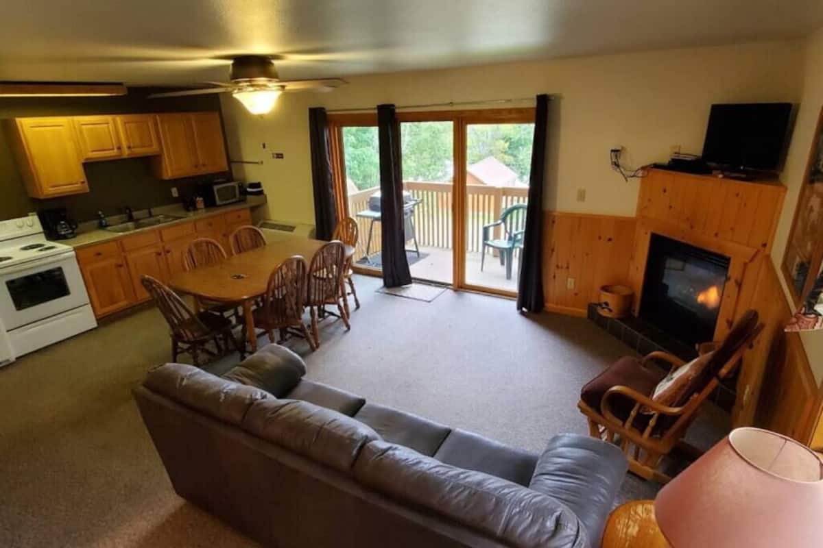 Loon Villa-2 Bedroom Loon Villa in Voyageurs National Park | Living room