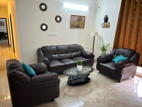 3-bedroom apartment in delightful Kanathur with AC, and spacious living area.