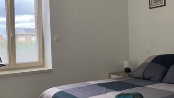 2 makuuhuonetta, silitysrauta/-lauta, vauvan matkasänky, Wi-Fi