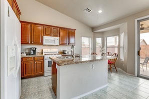 House (3 Bedrooms) | Interior - Peoria Home w/ Fenced-in Yard & Patio! (Peoria)