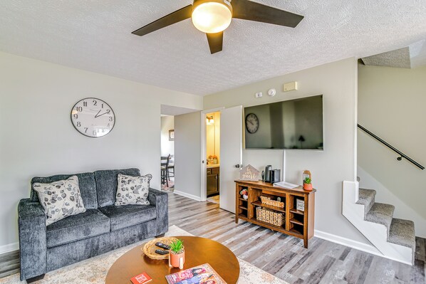 Apartment (2 Bedrooms) | Front of property - Inviting Bowling Green Escape w/ Smart Tvs! (Bowling Green)